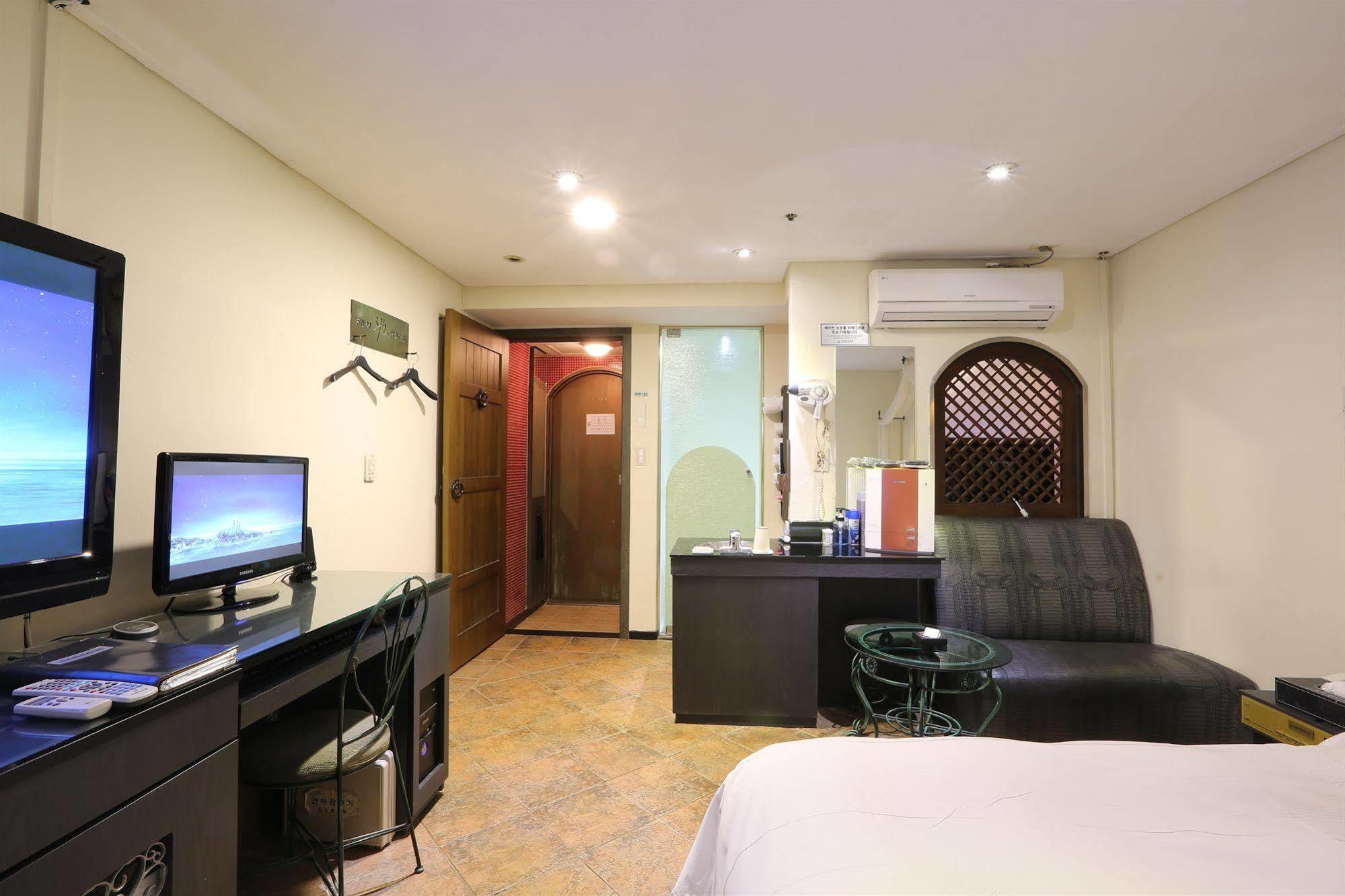 Film 37.2 Hotel Seoul Exterior photo