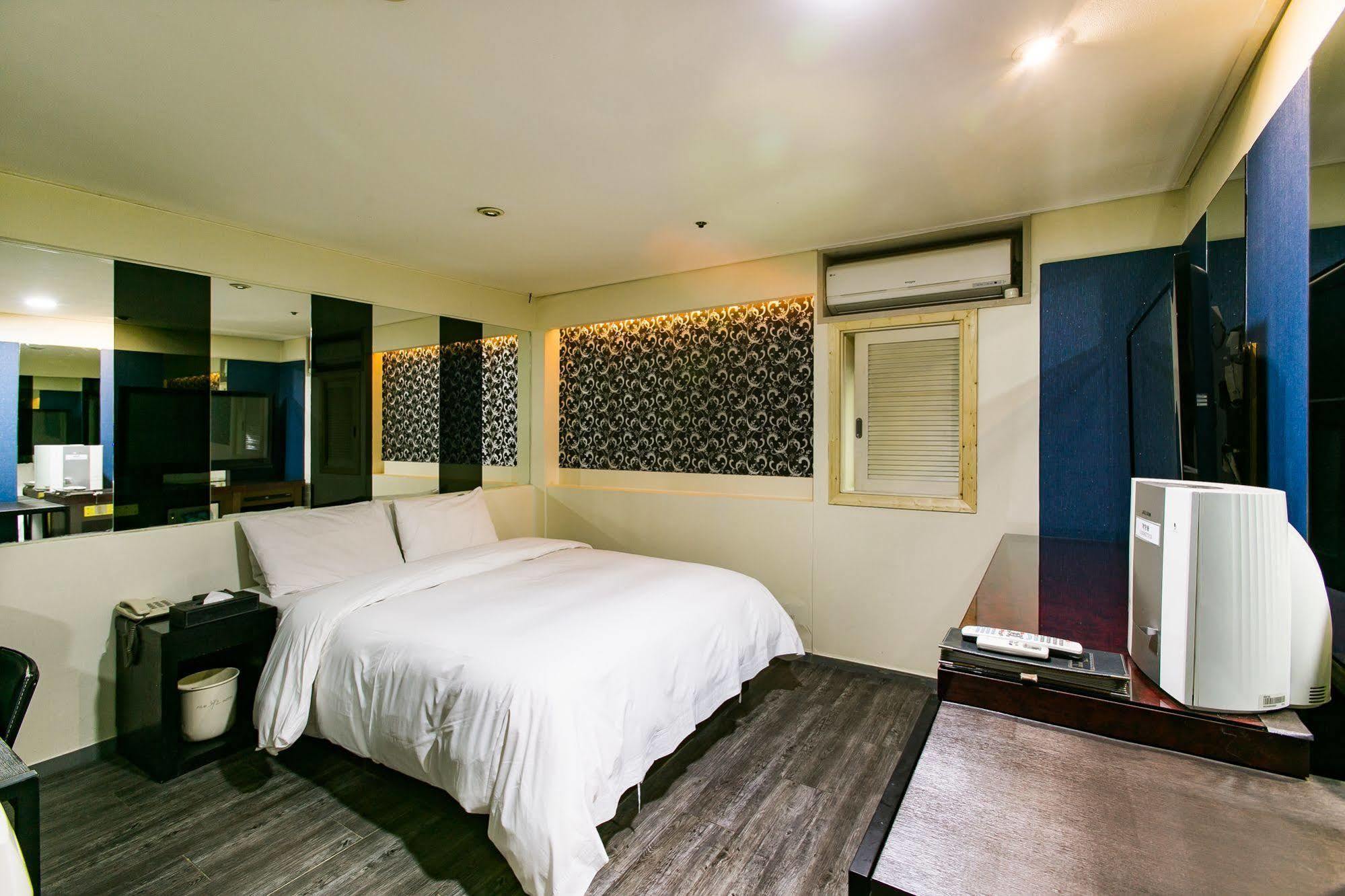 Film 37.2 Hotel Seoul Exterior photo