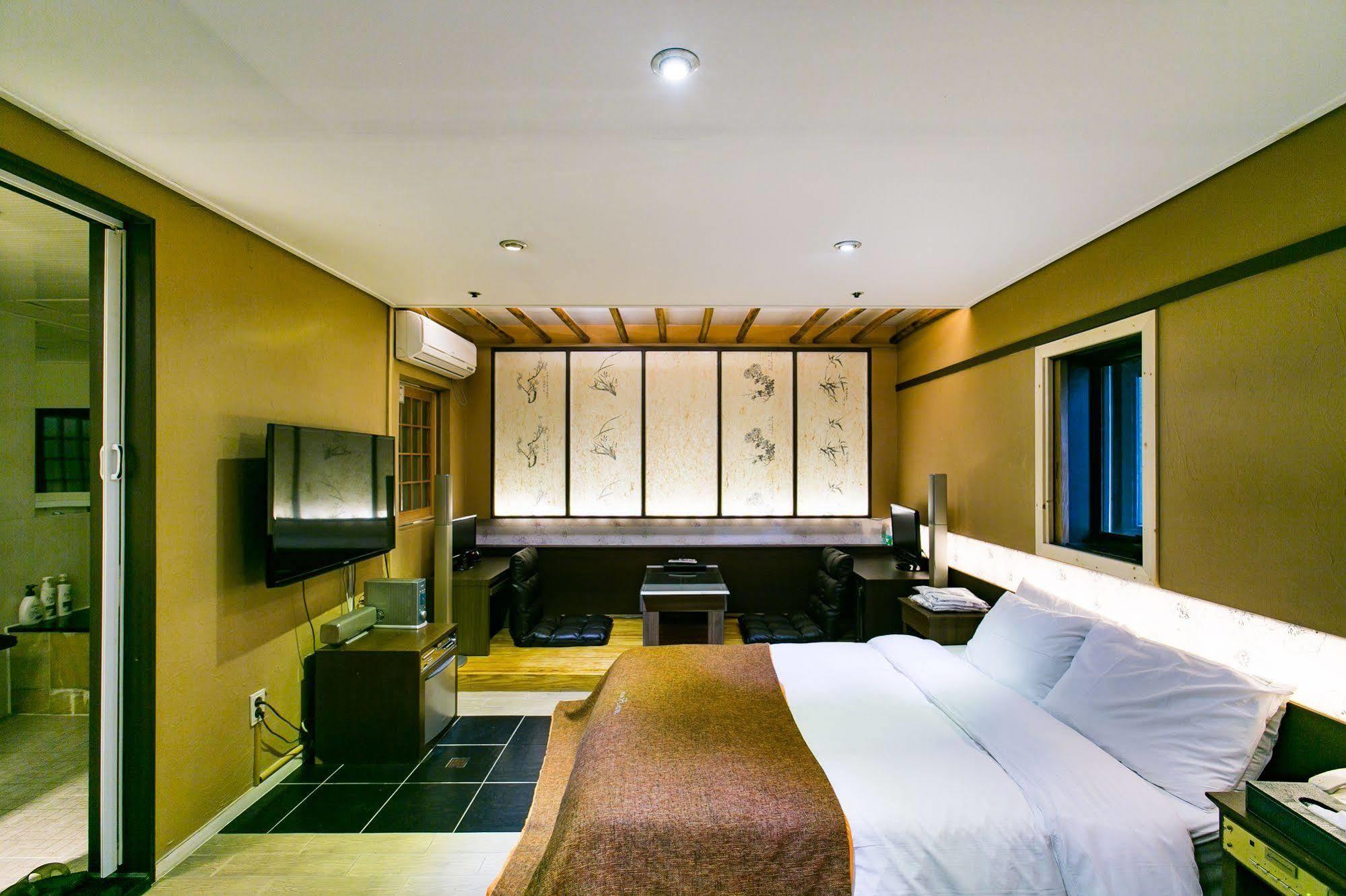 Film 37.2 Hotel Seoul Exterior photo