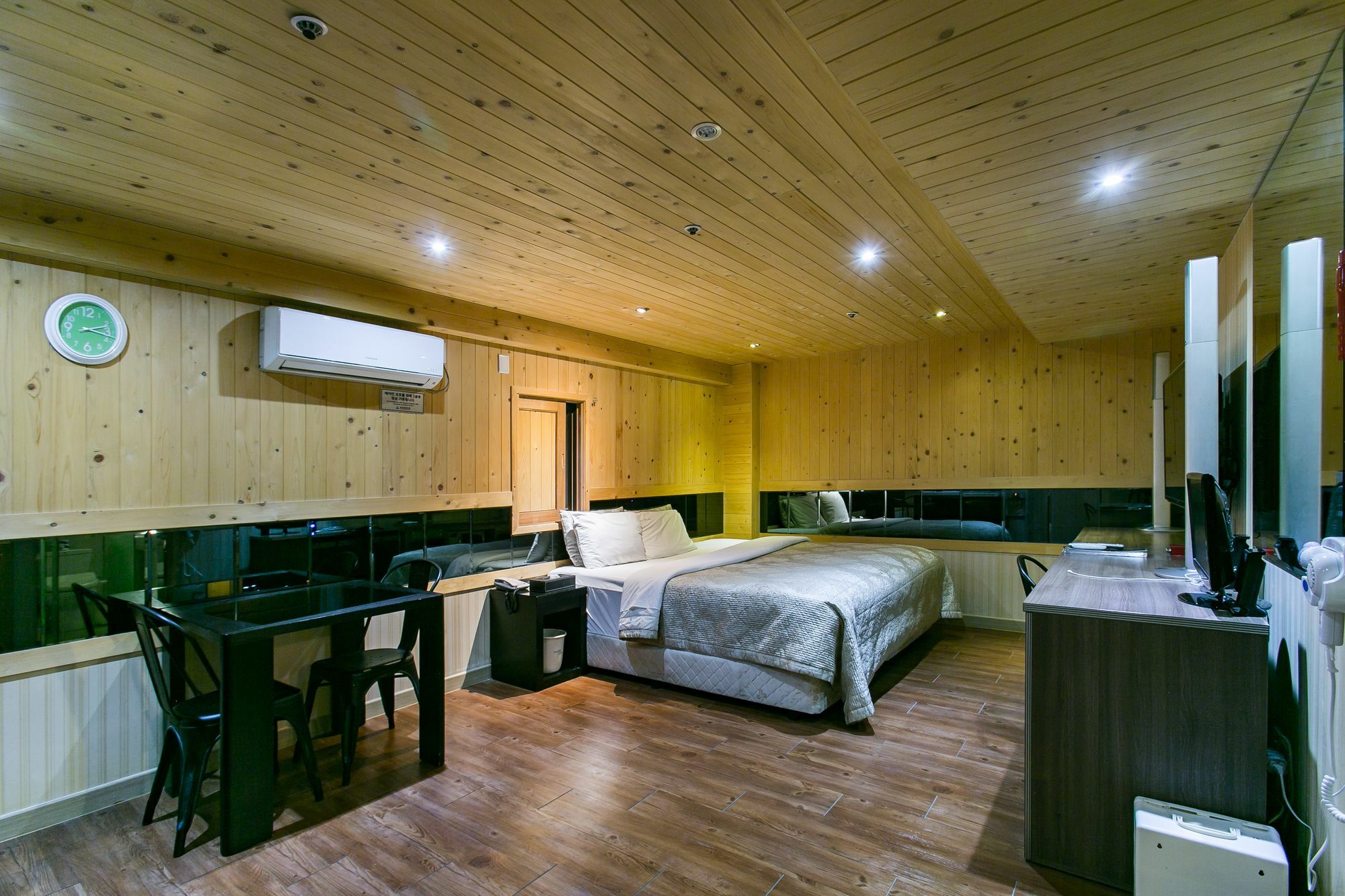 Film 37.2 Hotel Seoul Exterior photo